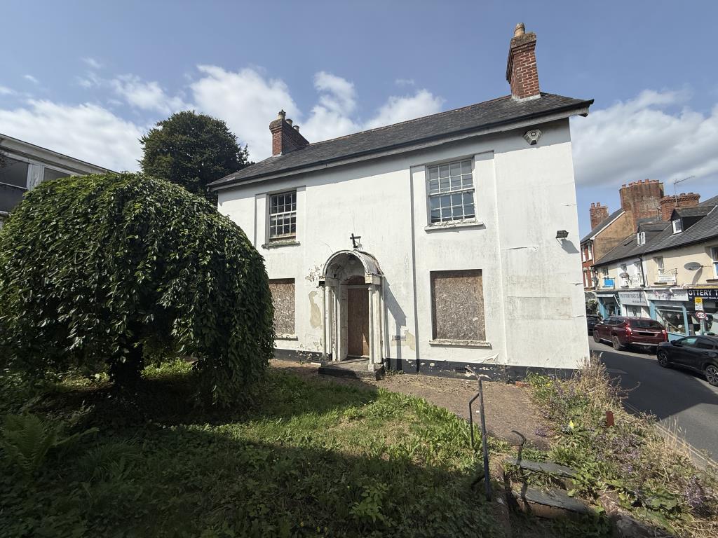 Lot: 86 - FORMER COMMERCIAL PROPERTY WITH PLANNING PERMISSION FOR RESIDENTIAL CONVERSION - Main photo of the front of the property